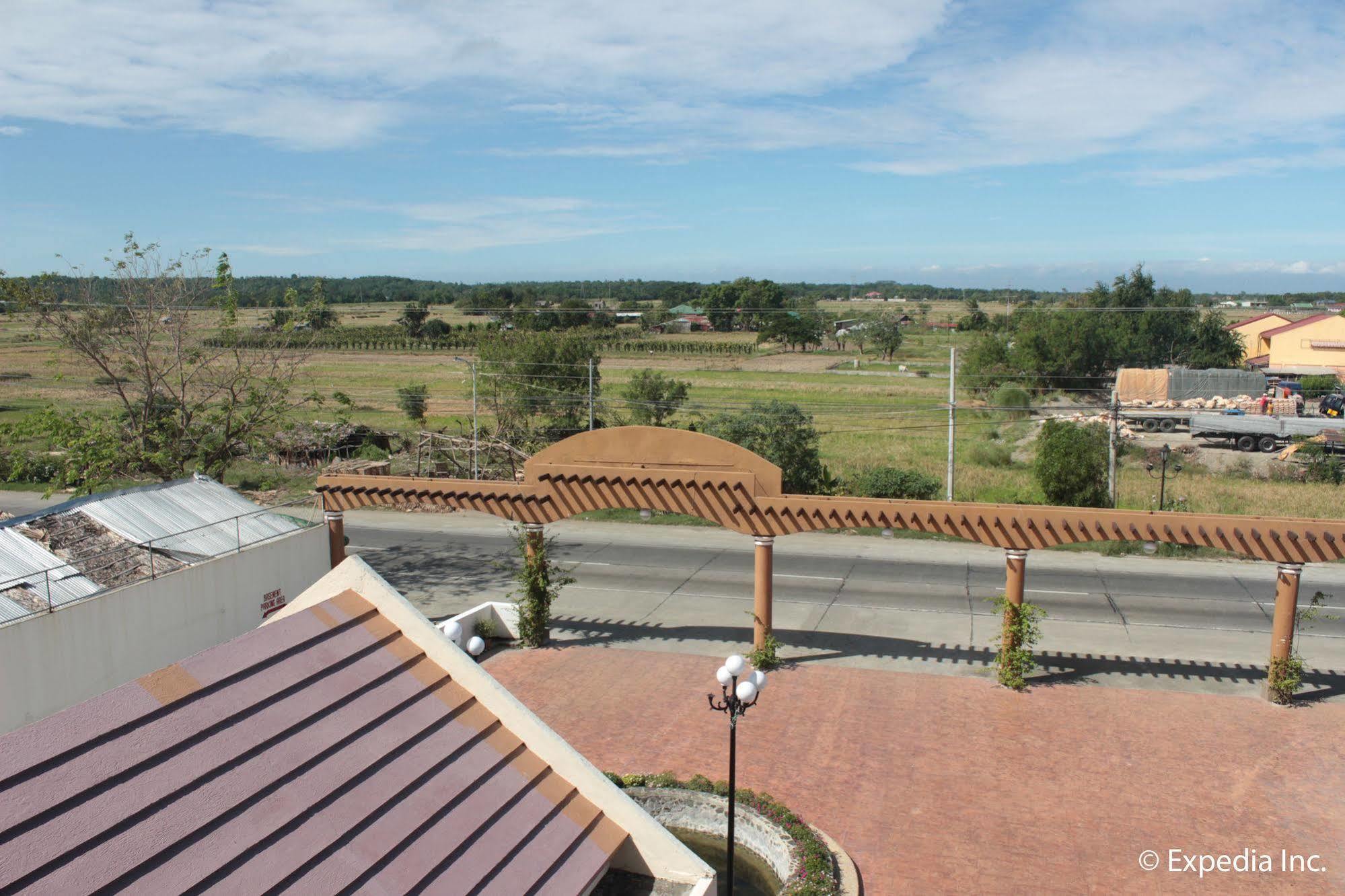 Pamulinawen Hotel Laoag Exterior photo